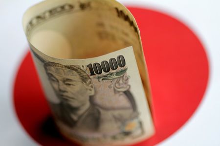 Asia FX falls, USDJPY at 1990 highs as dollar strengthens