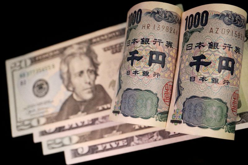 Yen slides to near 4-month low, Fed in focus